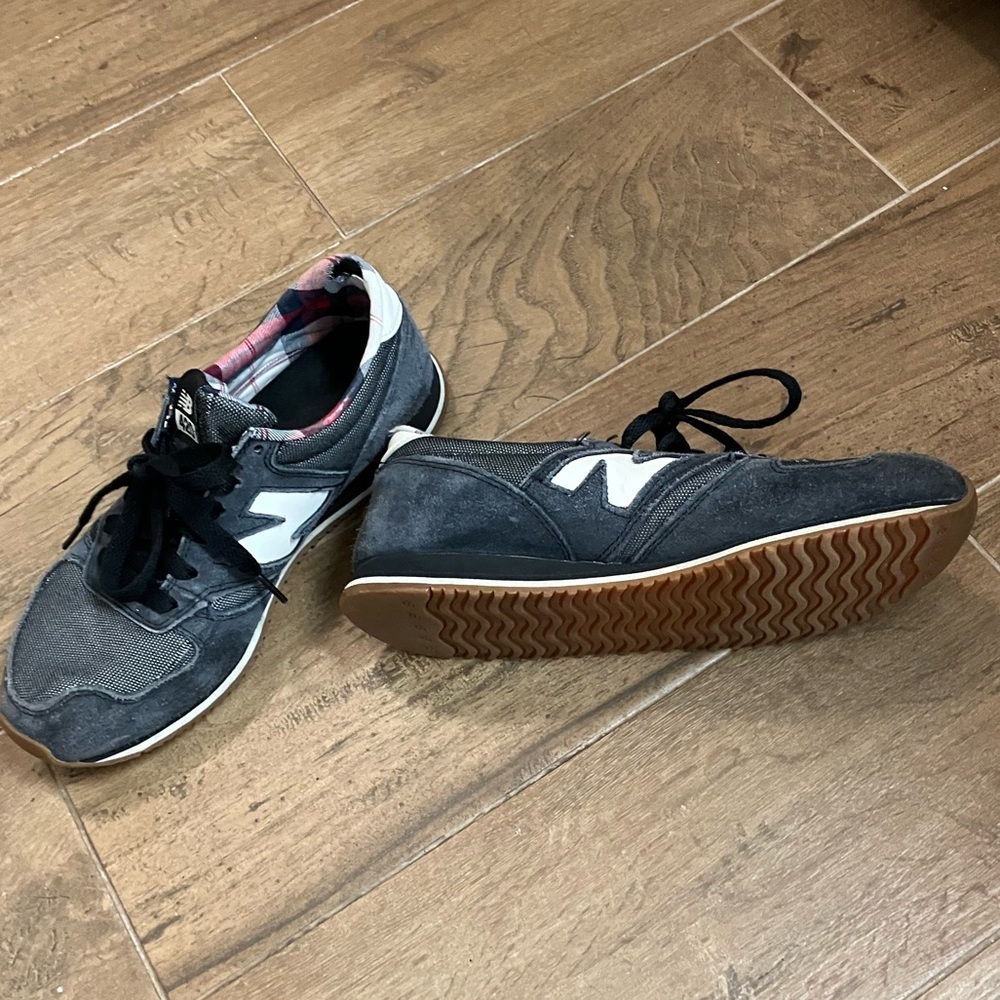 New Balance 420’s - Navy Blue with plaid lining